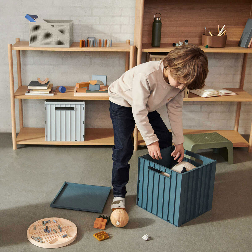 Square storage clearance box with lid