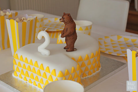 THE BEAR AND THE BIRTHDAY CAKE